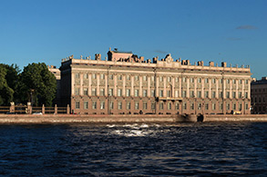 Changes in the opening hours of the December 4, 5, 6